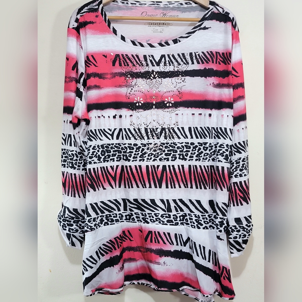 1x Womens Plus Size Onque Woman Studded Animal Print Lightweight Top T421